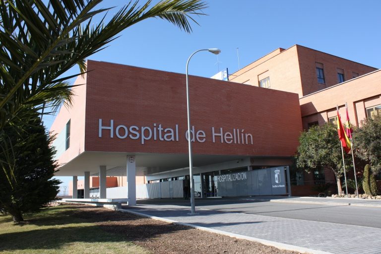 Más de 680 pacientes esperan una operación en Hellín, 21 superan los seis meses de demora