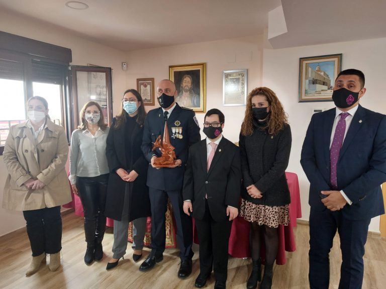 La Policía Local recibe el premio “Ángel Valverde” que otorga la Real Cofradía del Prendimiento