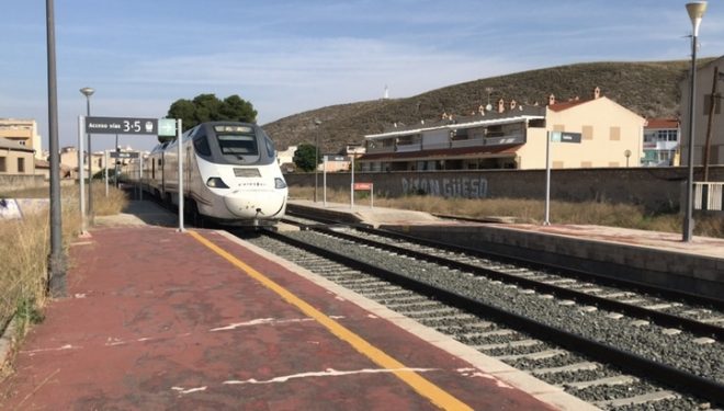 La Plataforma de Defensa del Ferrocarril de la Región de Murcia pide aumentar el número de trenes con paradas en Cieza y Hellín