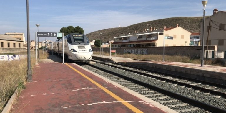 El tráfico ferroviario entre Hellín y Cieza se recuperará antes de fin de año