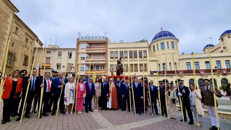 La procesión de Las Palmas con el paso de “La Entrada de Jesús en Jerusalén” abrió la Semana Santa de Hellín