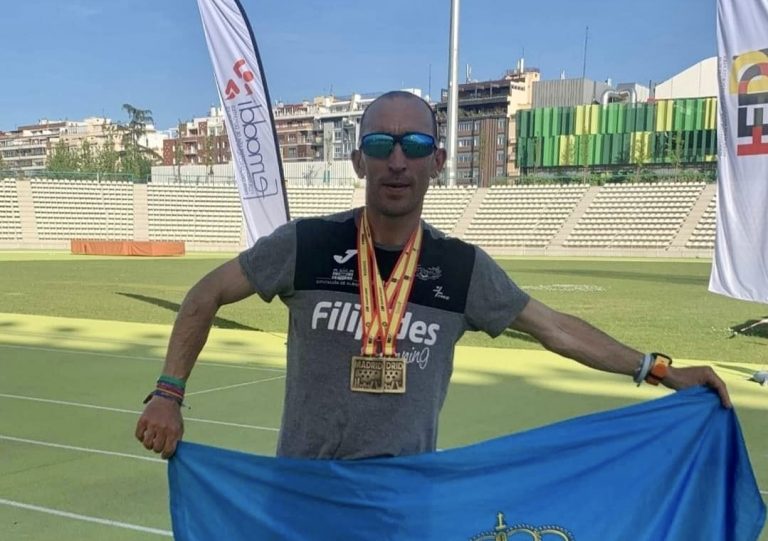 José Martínez Morote vencedor de las pruebas de 800 y 1.500 metros lisos