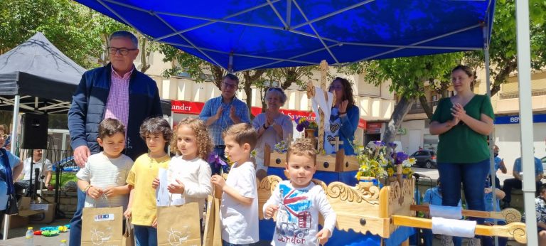 Con un buen ambiente y un esplendió tiempo, se llevaron a cabo las actividades del Día de la Cruz