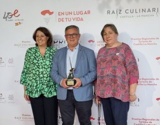 El Ayuntamiento recoge el premio por su “Mejor Iniciativa Turística del año 2022”