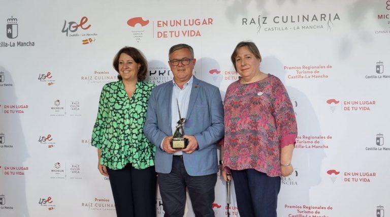El Ayuntamiento recoge el premio por su “Mejor Iniciativa Turística del año 2022”