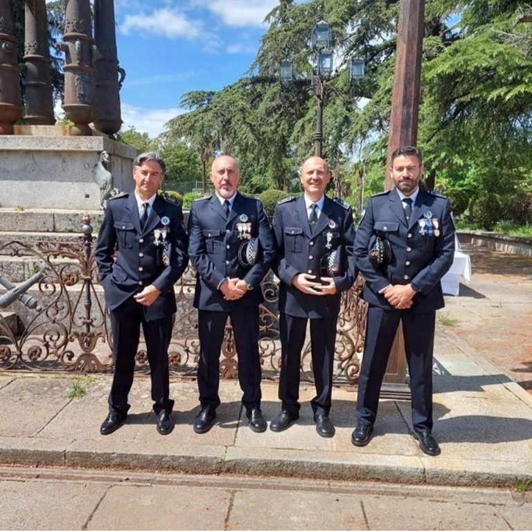 Tres policías locales de Hellín condecorados por la Junta de Castilla-La Mancha