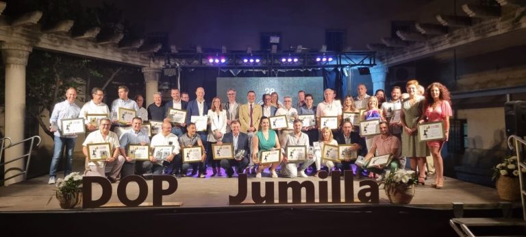 Hellín acoge, en un brillante acto, la entrega de premios de la DOP de los vinos de Jumilla