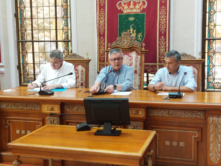 La Junta Local de Seguridad pide responsabilidad y prudencia a los isseros durante los próximos encierros de reses