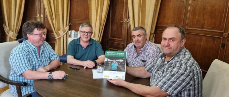 Reunión en el despacho de la Alcaldía con los representantes de la Unión de Pequeños Agricultores (UPA)
