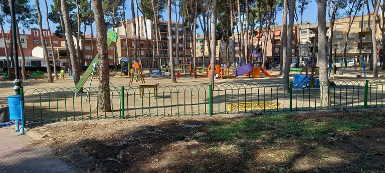 Mala situación de las instalaciones infantiles del parque municipal