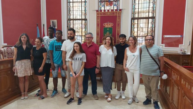 La primera promoción de ESO del colegio “Entre Culturas” recibida en el Ayuntamiento