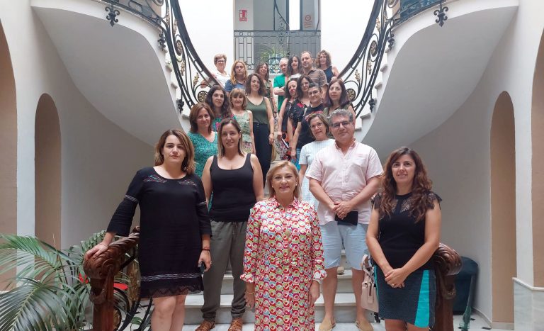El Ayuntamiento de Hellín hace balance del curso escolar y presenta el calendario 2022/23 con las fiestas locales