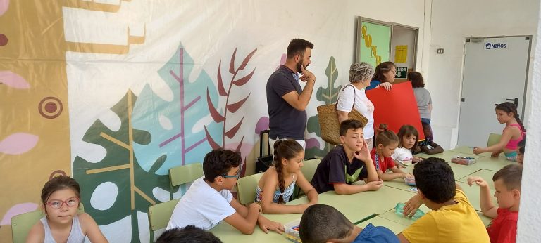 El colegio público “Martínez Parras” acoge una nueva edición de la Escuela de Verano “Lápices de Colores”
