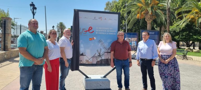 Pedro Antonio Ruiz Santos, inaugura la exposición “40 aniversario del Estatuto de Autonomía de Castilla-La Mancha