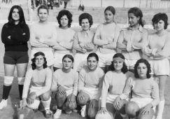 El equipo del Pantalón John, precursor del fútbol femenino