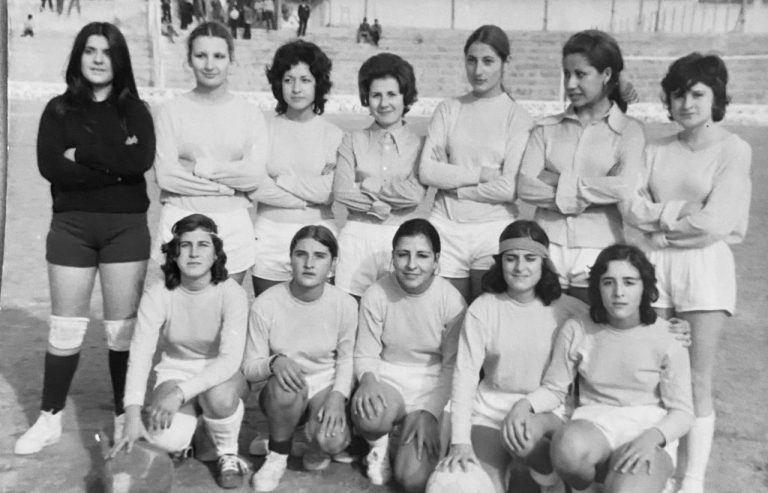 El equipo del Pantalón John, precursor del fútbol femenino