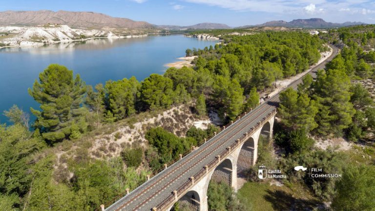Castilla-La Mancha, a través del Ayuntamiento de Hellín, elige las vías en desuso del Camarillas como nuevo escenario de cine