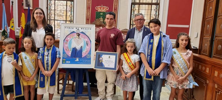 Ángel Tomás López, autor del cartel de la Feria de Hellín 2022