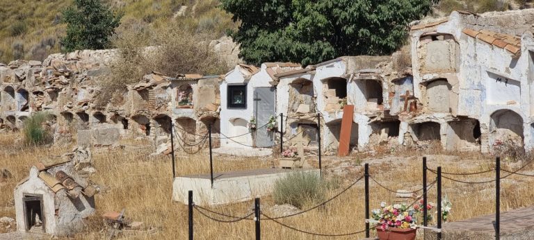 Rechazada la moción urgente de VOX pidiendo la rehabilitación del cementerio de Las Minas
