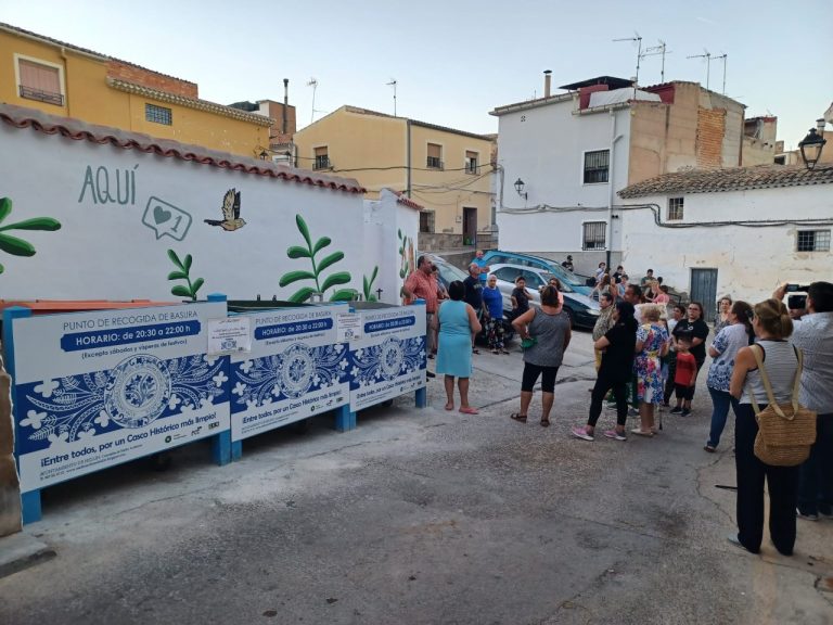 El concejal de Medio Ambiente, Julián Martínez, pide la colaboración de los vecinos para la limpieza y conservación del Casco Antiguo