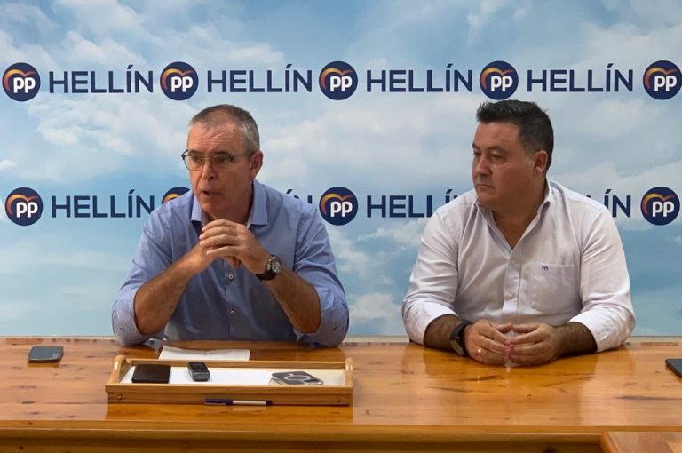 El diputado regional, Vicente Aroca, pide en Hellín que se apoye a los docentes y se trabaje para paliar el abandono escolar