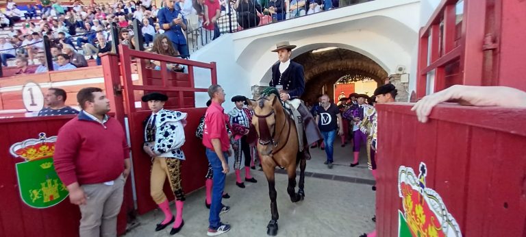 El rejoneador, Diego Ventura, que cortó dos orejas y salió a hombros