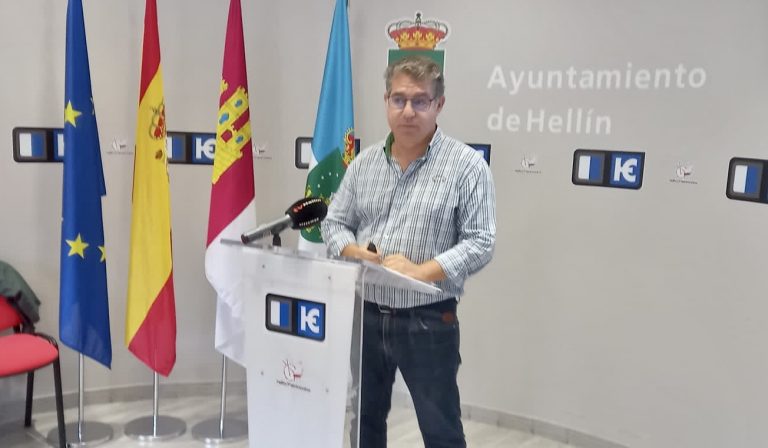 “La zona de ampliación del Cementerio Municipal de Hellín es un erial”