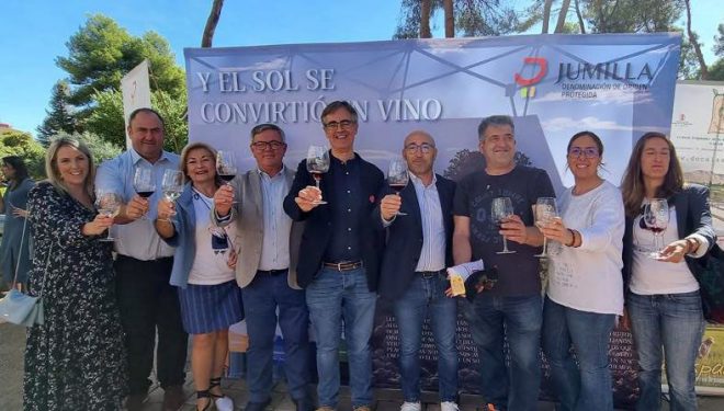 El Gobierno de Castilla-La Mancha valora la importancia de las DOP de los vinos de  Jumilla y el arroz de Calasparra