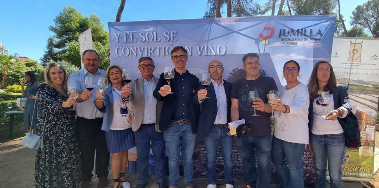 El Gobierno de Castilla-La Mancha valora la importancia de las DOP de los vinos de  Jumilla y el arroz de Calasparra