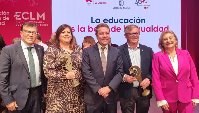 El Ayuntamiento de Hellín y el Colegio “San Rafael” premiados en la gala del Día de la Enseñanza