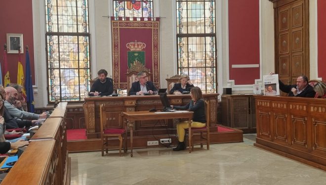 El Pleno del Ayuntamiento aprueba una moción contra la violencia de género, con el voto en contra de Vox