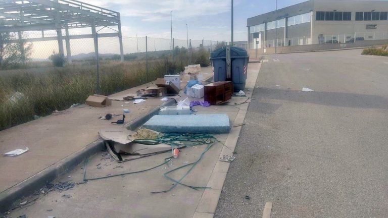 El Partido Popular denuncia  dejadez y desidia en el polígono industrial de La Fuente