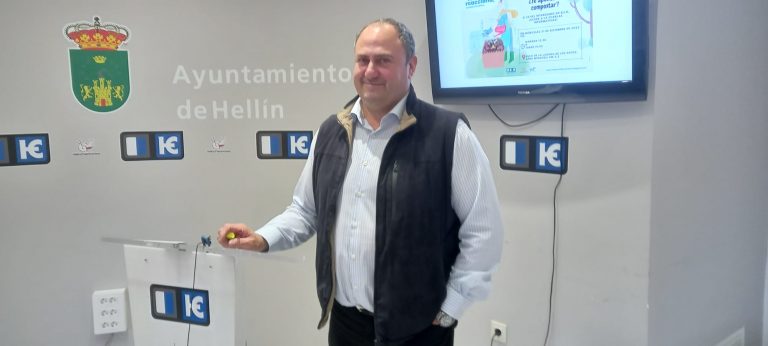 Julián Martínez insistió en la necesidad de utilizar el compostaje domestico e individual