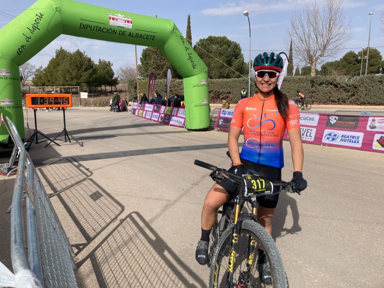 Eugenio Alfaro y la hellinera Lucía Navarro abren con triunfo el XVI Circuito Provincial de BTT