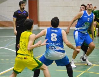 Dura derrota en casa del AD Baloncesto Hellín ante el Tomelloso