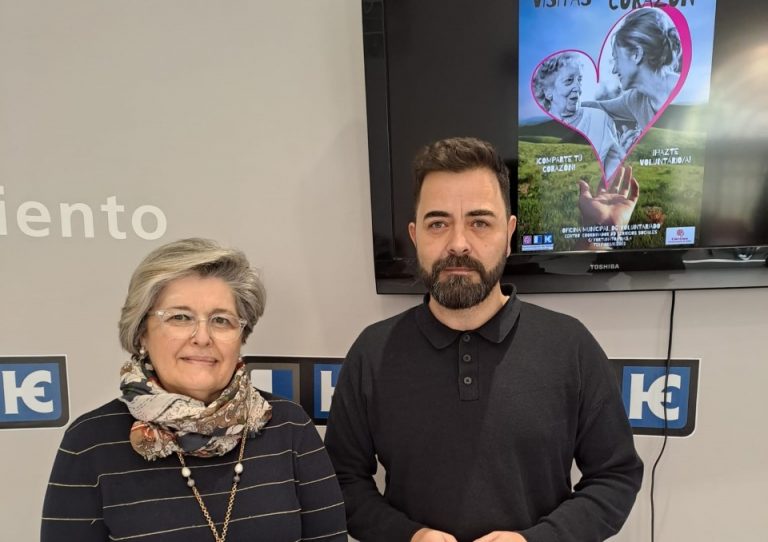 “Visitas con Corazón”, un proyecto de los Servicios Sociales y Cáritas para paliar la soledad de las personas mayores