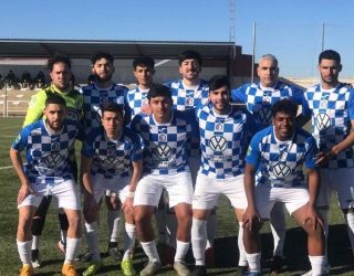 El Hellín se deja en el campo del colista muchas opciones de ser campeón