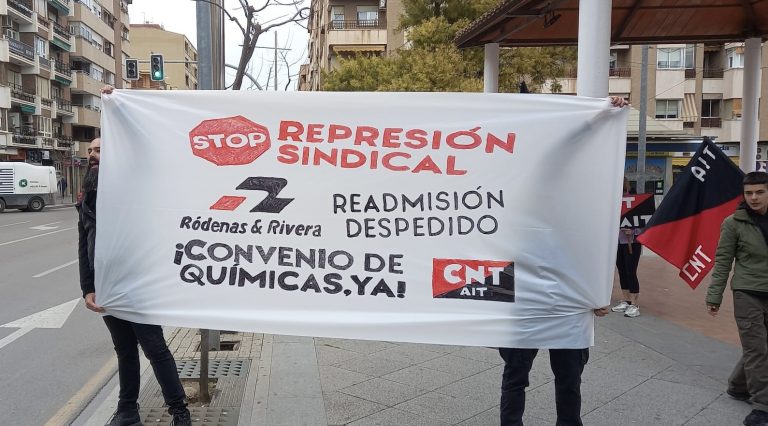 Sonora protesta de trabajadores de la CNT-AIT contra la empresa Ródenas y Rivera SA, por la despedida de un compañero