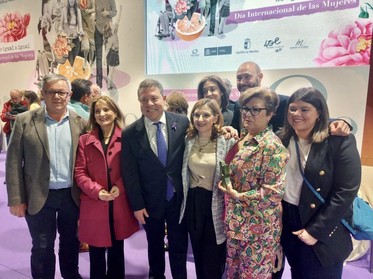 García-Page presidió en Almansa el acto institucional con motivo del Día Internacional de la Mujer