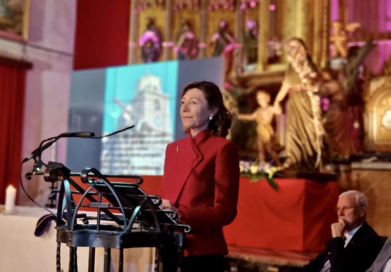 La pregonera, Ana Fe Gil Serra, calificó la Semana Santa de Hellín como una fiesta única y muy especial