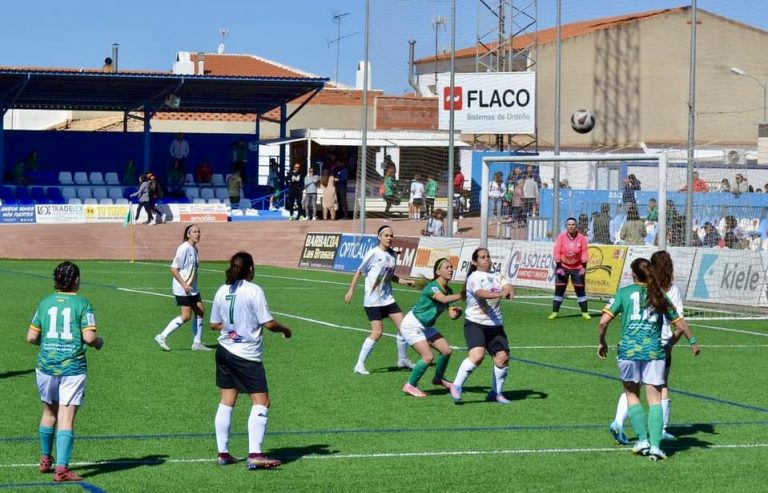 Nueva goleada del Hellín Femenino en campo contrario