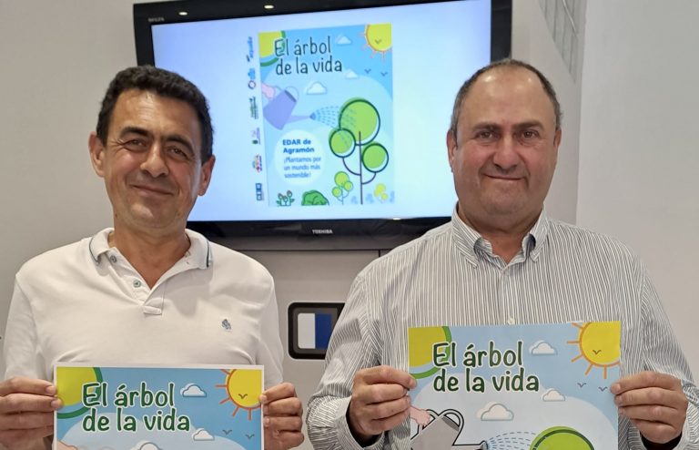 Plantar un árbol para conseguir un bosque