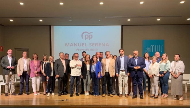 El candidato del Partido Popular de Hellín, Manuel Serena, llevó a cabo una “gimnástica” presentación de su candidatura