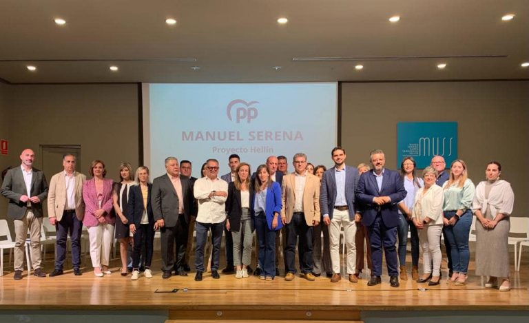 El candidato del Partido Popular de Hellín, Manuel Serena, llevó a cabo una “gimnástica” presentación de su candidatura