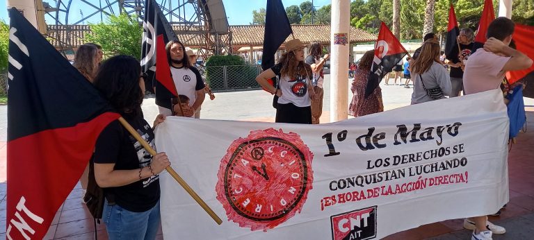 Afiliados a la CNT-AIT reivindican en Hellín el Día del Trabajador