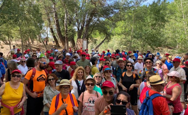 La Ruta Senderista de la Consejería de Bienestar Social “Camarillas-Río Mundo” en Hellín ha contado con 220 participantes