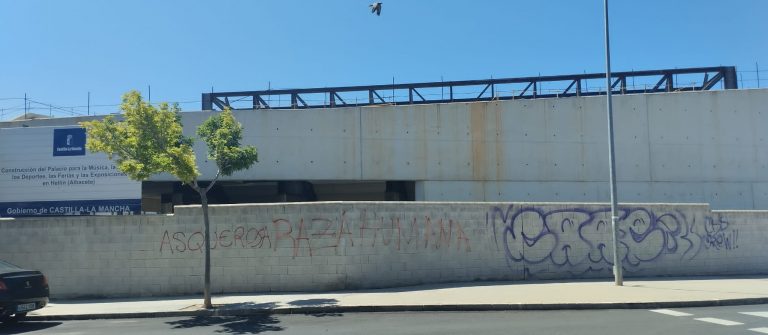 El verano trae sorpresas a Hellín: encuentran serpiente muerta en las calles de la ciudad