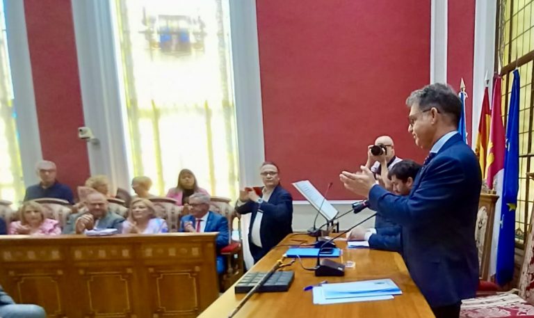 Manuel Serena, prometió ser un alcalde para todos los hellineros