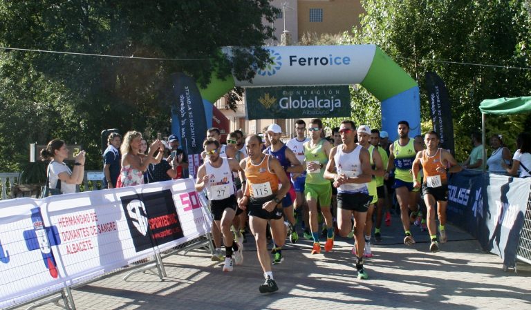 Jesús Montejano y Eva Valera, vencedores de la IX Carrera Popular de Férez