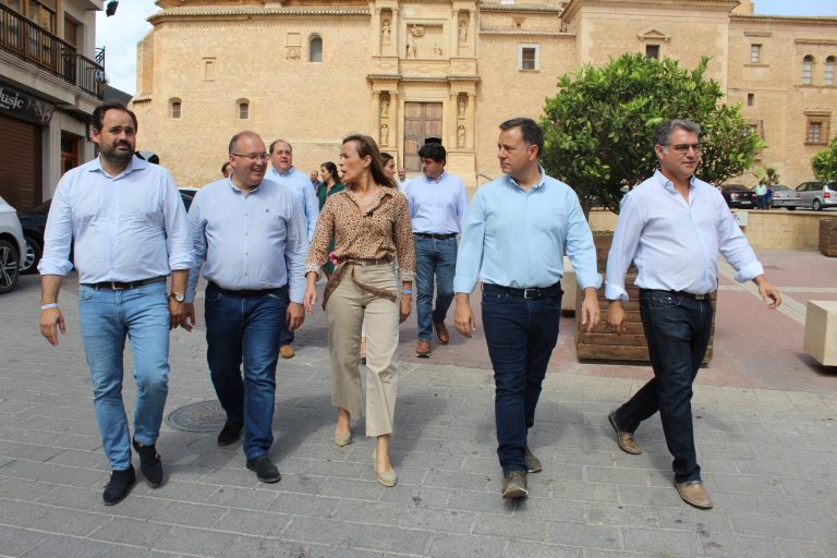 Carmen Navarro y Paco Núñez instan en Hellín a unificar el voto en torno al presidente Feijóo para superar los bloqueos y fomentar el acuerdo y la concordia.